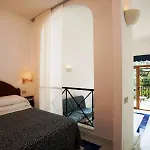 ロイヤル ホテル 4*