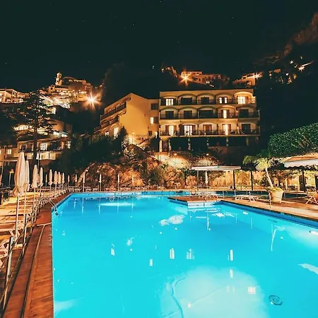 Royal Hotel