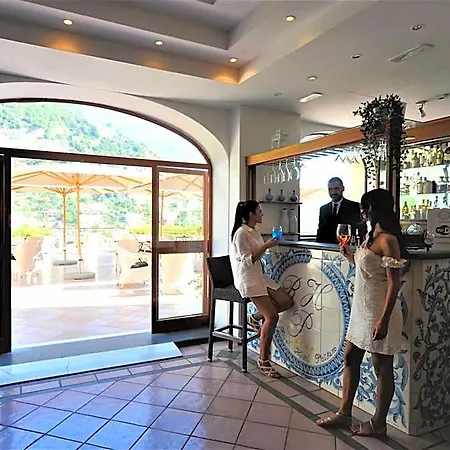 Royal Hotel 4*