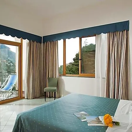 Royal Hotel 4*