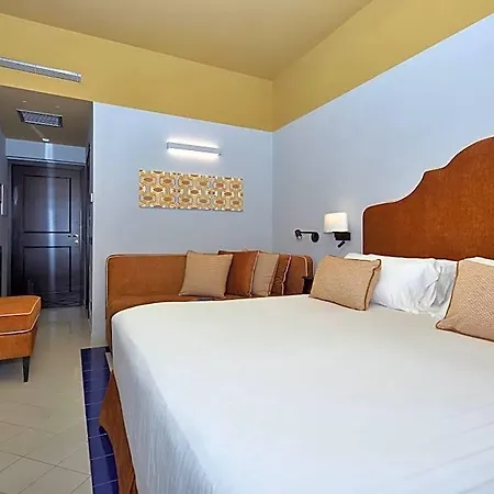 Royal Hotel