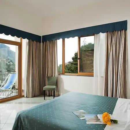 Royal Hotel